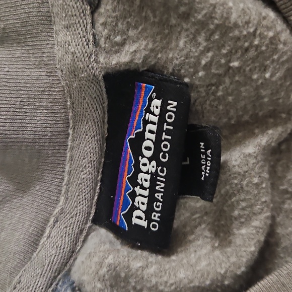 Patagonia Gray Tee with Colorful Mountain Graphic - Picture 2 of 3